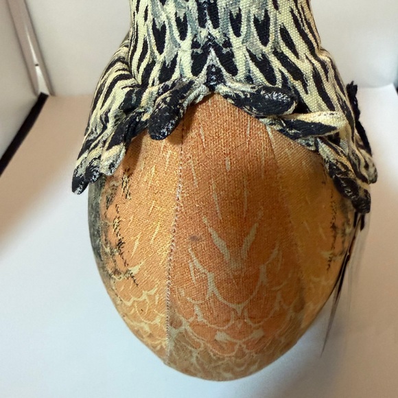 Decorative Chicken Pillow. NWT - Picture 4 of 8